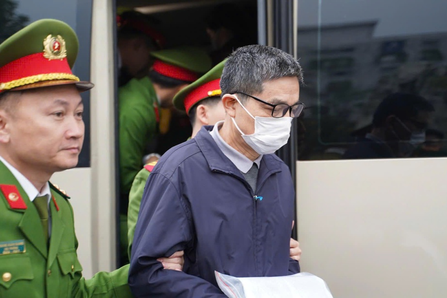 Hai cựu Cục trưởng Cục An toàn thực phẩm hầu tòa vì nhận hối lộ- Ảnh 6. Hai cựu Cục trưởng Cục An toàn thực phẩm hầu tòa vì nhận hối lộ- Ảnh 6.