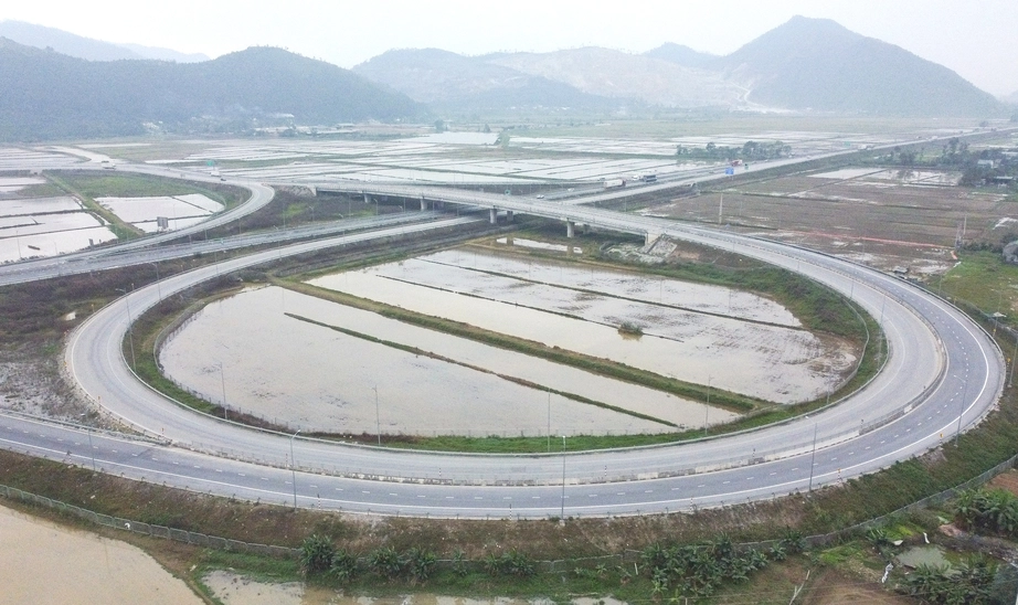 Nghệ An: Không thể sản xuất, người dân mong được thu hồi đất để phục vụ giao thông- Ảnh 1. Nghệ An: Không thể sản xuất, người dân mong được thu hồi đất để phục vụ giao thông- Ảnh 1.