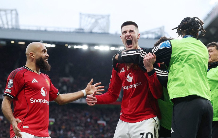 Ngoại hạng Anh: MU thắng kịch t&iacute;nh Fulham- Ảnh 1.