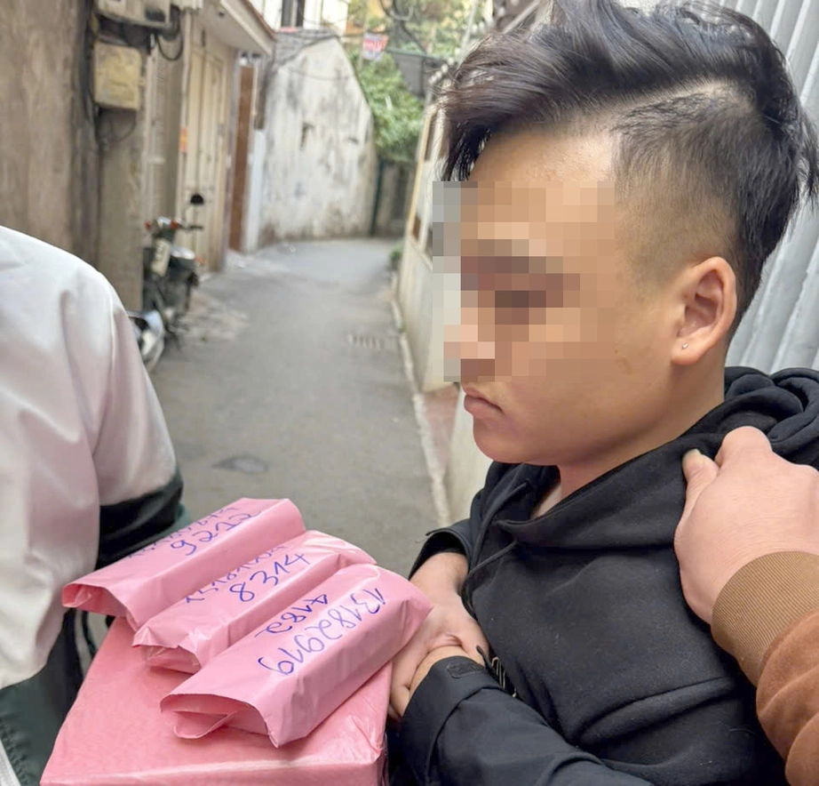 Triệt ph&aacute; đường d&acirc;y bu&ocirc;n thuốc l&aacute; điện tử tẩm chất ma t&uacute;y b&aacute;n cho học sinh, sinh vi&ecirc;n- Ảnh 2.