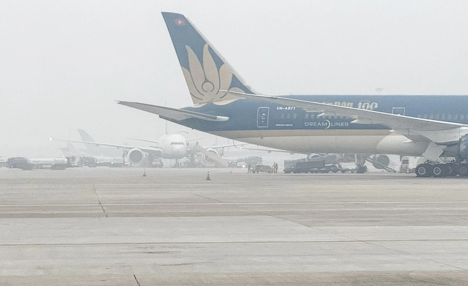 Sương m&ugrave; ảnh hưởng hoạt động bay, h&atilde;ng h&agrave;ng kh&ocirc;ng k&iacute;ch hoạt phương &aacute;n linh hoạt- Ảnh 1.