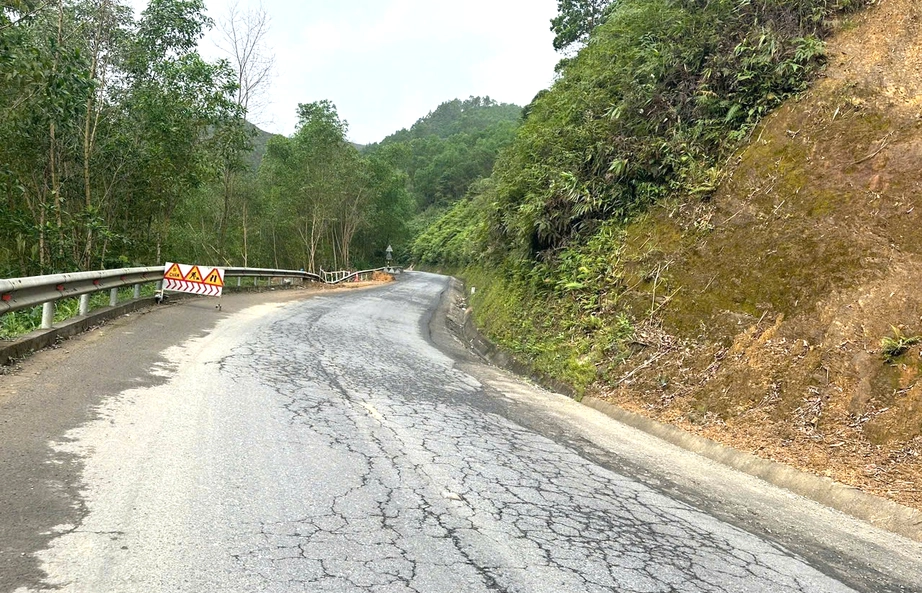 Xe chở quặng gia tăng tr&ecirc;n QL49, Huế t&iacute;nh phương &aacute;n cấm xe tải tr&ecirc;n 4 trục- Ảnh 8.