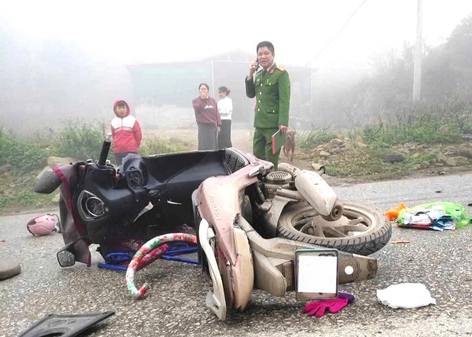 Ph&uacute; Thọ: Xe m&aacute;y đấu đầu xe kh&aacute;ch, b&eacute; hai tuổi tử vong, người mẹ bị thương- Ảnh 2.