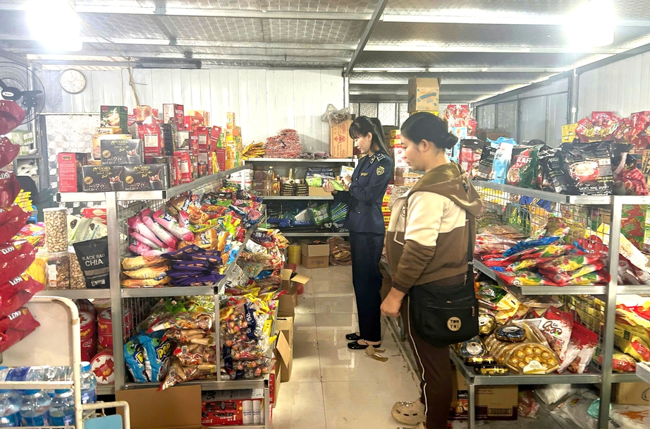 Thái Nguyên: Mạnh tay xử lý hàng lậu, tiêu hủy nhiều lô hàng kém chất lượng dịp Tết- Ảnh 5.