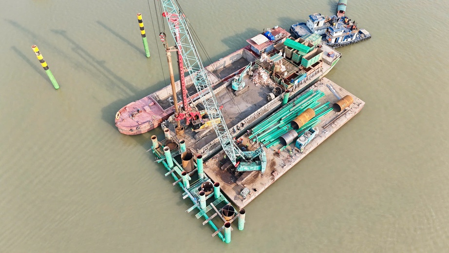 Dồn lực thi c&ocirc;ng cầu Trần Hưng Đạo thi c&ocirc;ng xuy&ecirc;n Tết, quyết t&acirc;m &ldquo;c&aacute;n đ&iacute;ch&rdquo; giữa năm 2027- Ảnh 10.