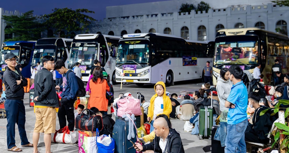 Bến xe H&agrave; Tĩnh tăng chuyến, kiểm so&aacute;t chặt gi&aacute; v&eacute; dịp Tết- Ảnh 1.