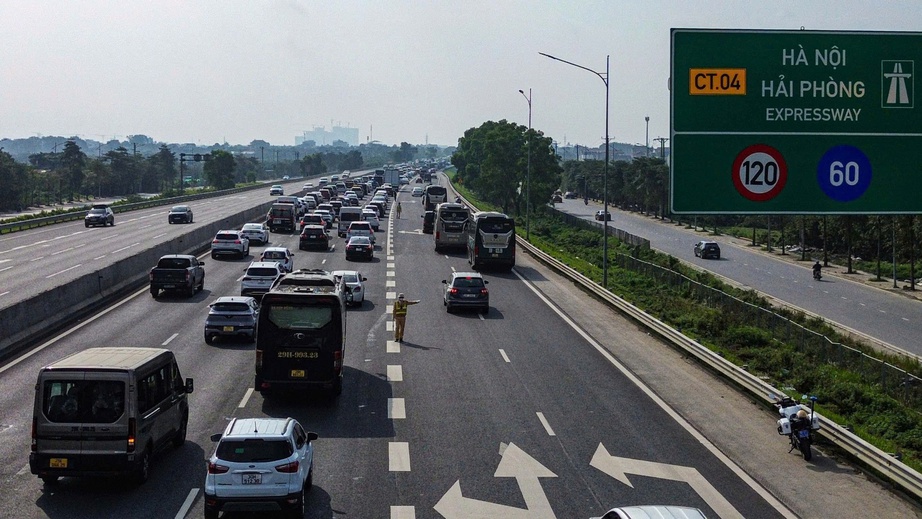 Tai nạn giảm sâu ngày 29 Tết, CSGT xử lý hơn 2.500 tài xế vi phạm nồng độ cồn- Ảnh 1. Tai nạn giảm sâu ngày 29 Tết, CSGT xử lý hơn 2.500 tài xế vi phạm nồng độ cồn- Ảnh 1.