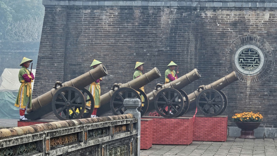 Đại nội Huế đón hàng nghìn du khách tham quan miễn phí ngày đầu năm- Ảnh 10. Đại nội Huế đón hàng nghìn du khách tham quan miễn phí ngày đầu năm- Ảnh 10.