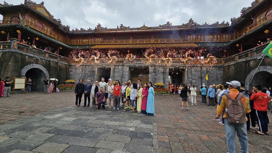 Đại nội Huế đón hàng nghìn du khách tham quan miễn phí ngày đầu năm- Ảnh 2. Đại nội Huế đón hàng nghìn du khách tham quan miễn phí ngày đầu năm- Ảnh 2.