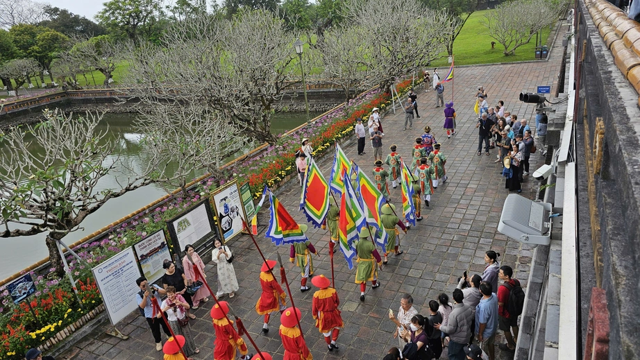 Đại nội Huế đón hàng nghìn du khách tham quan miễn phí ngày đầu năm- Ảnh 4. Đại nội Huế đón hàng nghìn du khách tham quan miễn phí ngày đầu năm- Ảnh 4.