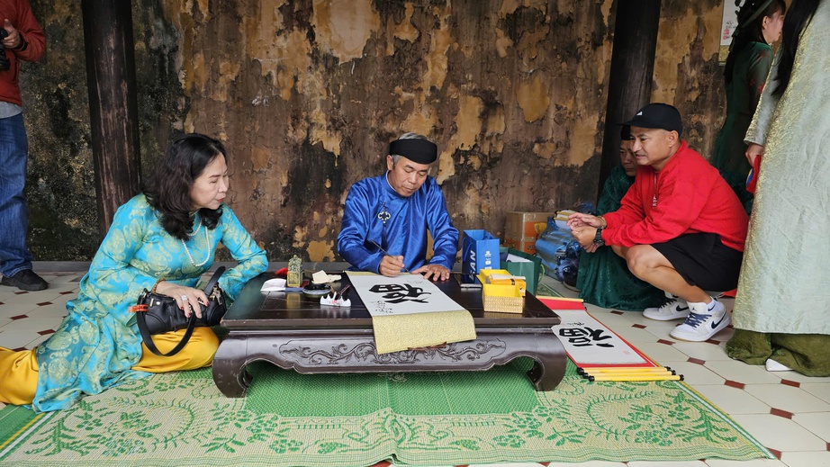 Đại nội Huế đón hàng nghìn du khách tham quan miễn phí ngày đầu năm- Ảnh 11. Đại nội Huế đón hàng nghìn du khách tham quan miễn phí ngày đầu năm- Ảnh 11.