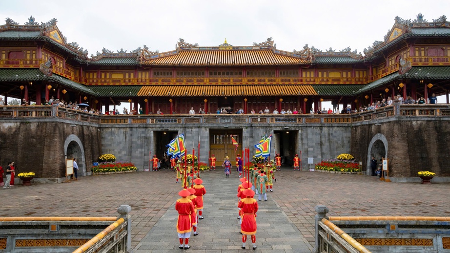 Đại nội Huế đón hàng nghìn du khách tham quan miễn phí ngày đầu năm- Ảnh 8. Đại nội Huế đón hàng nghìn du khách tham quan miễn phí ngày đầu năm- Ảnh 8.