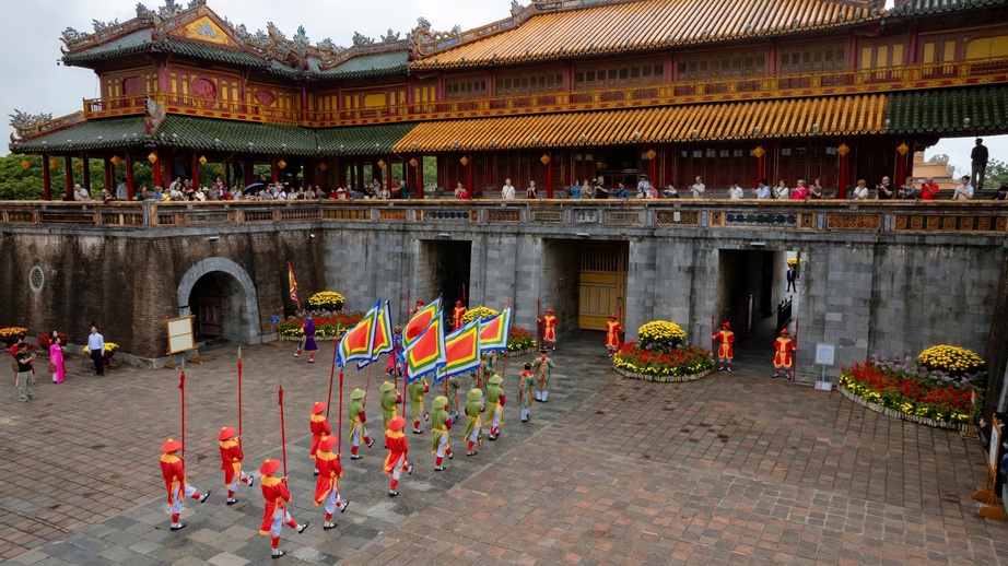 Đại nội Huế đón hàng nghìn du khách tham quan miễn phí ngày đầu năm- Ảnh 14. Đại nội Huế đón hàng nghìn du khách tham quan miễn phí ngày đầu năm- Ảnh 14.