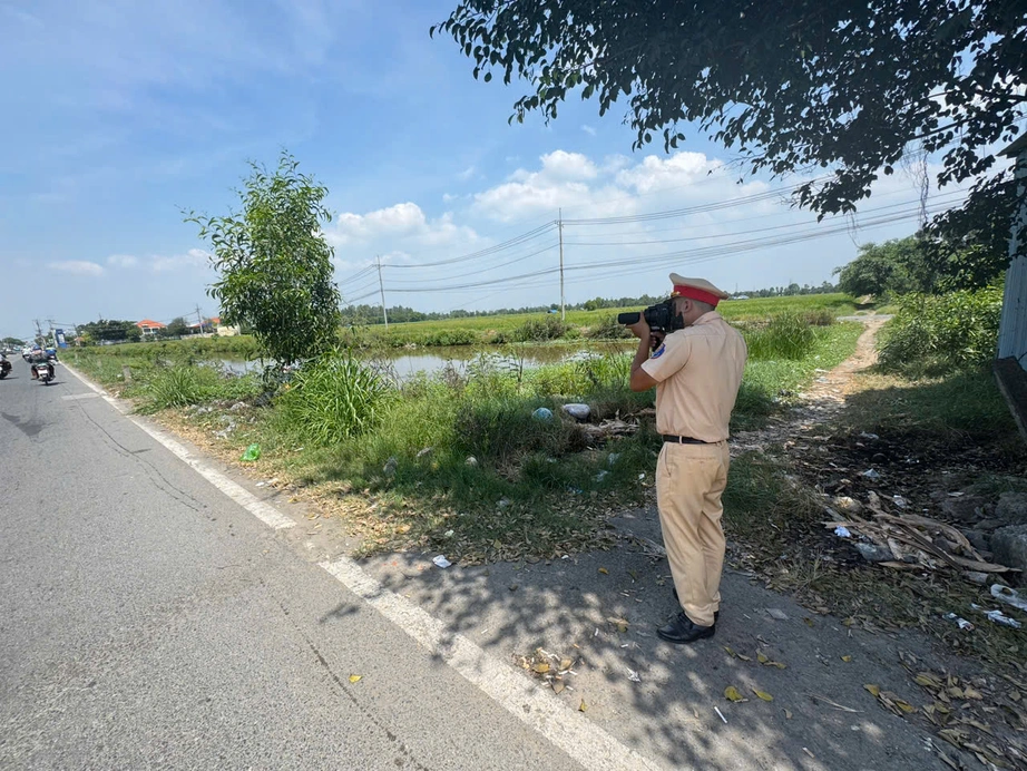 TP.HCM: Xử l&yacute; nghi&ecirc;m vi phạm nồng độ cồn v&agrave; tốc độ trong cao điểm Tết 2026- Ảnh 2.