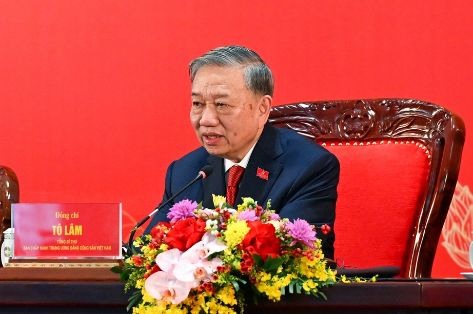B&agrave;i viết của Tổng B&iacute; thư T&ocirc; L&acirc;m: Vững bước dưới cờ Đảng- Ảnh 1.