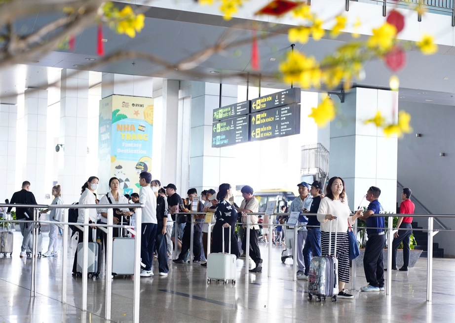 Giao th&ocirc;ng mở lối xu&acirc;n, đưa kh&aacute;ch về Nha Trang đ&oacute;n Tết- Ảnh 1.