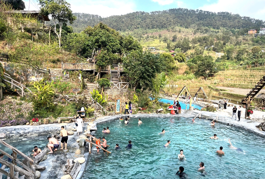 L&agrave;o Cai đ&oacute;n 250.000 lượt kh&aacute;ch du lịch, doanh thu 700 tỷ đồng 5 ng&agrave;y Tết- Ảnh 2.