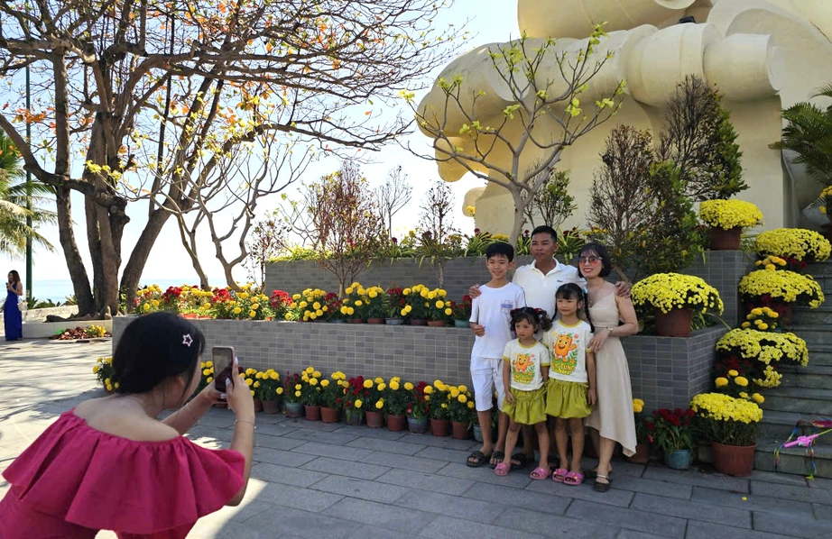 Giao th&ocirc;ng mở lối xu&acirc;n, đưa kh&aacute;ch về Nha Trang đ&oacute;n Tết- Ảnh 6.