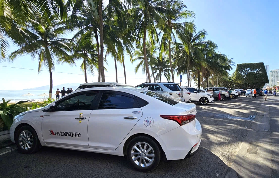 Giao th&ocirc;ng mở lối xu&acirc;n, đưa kh&aacute;ch về Nha Trang đ&oacute;n Tết- Ảnh 2.