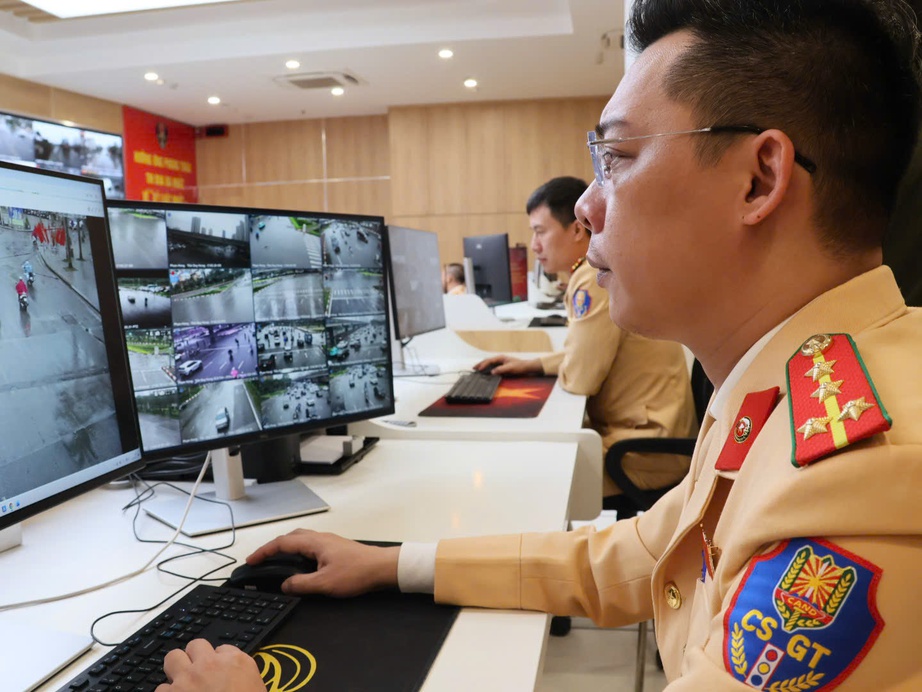 Hà Nội: CSGT phân luồng qua camera AI, khuyến cáo tài xế lưu thông an toàn sau kỳ nghỉ Tết- Ảnh 10. Hà Nội: CSGT phân luồng qua camera AI, khuyến cáo tài xế lưu thông an toàn sau kỳ nghỉ Tết- Ảnh 10.
