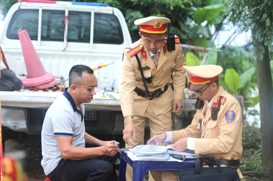 Thanh Hóa: Siết chặt kiểm tra nồng độ cồn trong ngày đầu đi làm sau nghỉ Tết - Ảnh 4. Thanh Hóa: Siết chặt kiểm tra nồng độ cồn trong ngày đầu đi làm sau nghỉ Tết - Ảnh 4.