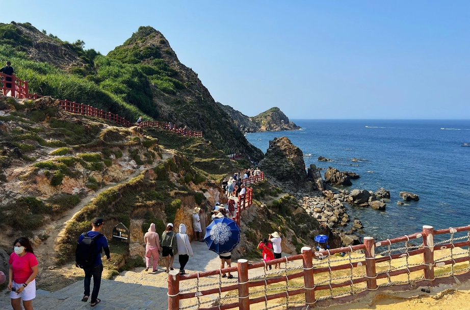 Du lịch miền Trung bội thu trong dịp Tết Nguy&ecirc;n đ&aacute;n 2026- Ảnh 5.