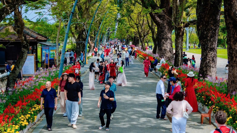 Du lịch miền Trung bội thu trong dịp Tết Nguy&ecirc;n đ&aacute;n 2026- Ảnh 2.