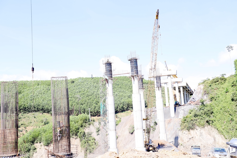 Những trụ cầu cao hơn 50m đang hình thành trên cao tốc Khánh Hòa - Buôn Ma Thuột- Ảnh 13. Những trụ cầu cao hơn 50m đang hình thành trên cao tốc Khánh Hòa - Buôn Ma Thuột- Ảnh 13.