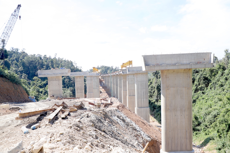 Những trụ cầu cao hơn 50m đang hình thành trên cao tốc Khánh Hòa - Buôn Ma Thuột- Ảnh 14. Những trụ cầu cao hơn 50m đang hình thành trên cao tốc Khánh Hòa - Buôn Ma Thuột- Ảnh 14.