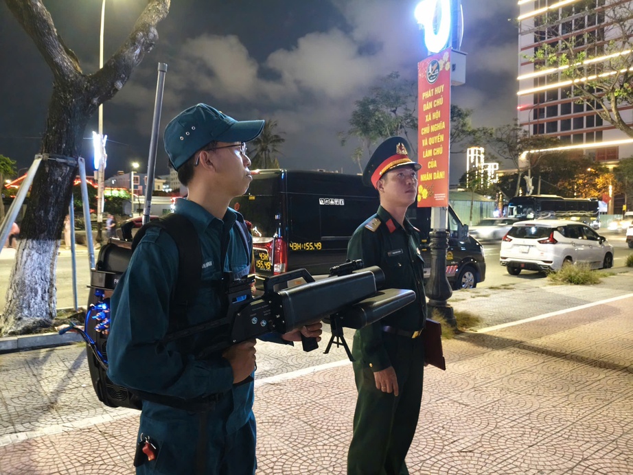 Đà Nẵng tuần tra, kiểm soát 24/24h xử lý nạn flycam xâm nhập khu vực cấm bay- Ảnh 1. Đà Nẵng tuần tra, kiểm soát 24/24h xử lý nạn flycam xâm nhập khu vực cấm bay- Ảnh 1.