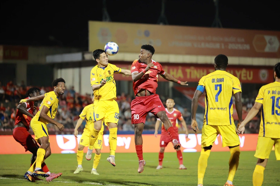 V-League: Hàng công bế tắc, Hà Tĩnh để thua sát nút Sông Lam Nghệ An- Ảnh 1. V-League: Hàng công bế tắc, Hà Tĩnh để thua sát nút Sông Lam Nghệ An- Ảnh 1.