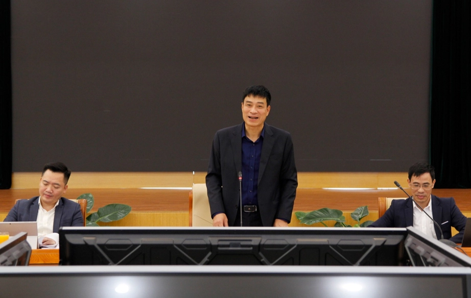 Thứ trưởng Phạm Minh H&agrave; chủ tr&igrave; Hội nghị c&ocirc;ng t&aacute;c đ&agrave;o tạo khối trường cao đẳng thuộc Bộ X&acirc;y dựng.