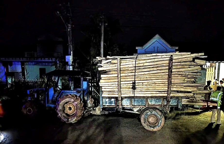 Huế: Xe m&aacute;y va chạm xe chở keo tr&agrave;m, hai chị em tử vong thương t&acirc;m- Ảnh 1.