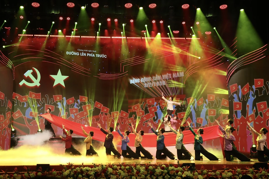 “Đường lên phía trước”, bản hùng ca nghệ thuật về niềm tin và khát vọng dân tộc- Ảnh 2. “Đường lên phía trước”, bản hùng ca nghệ thuật về niềm tin và khát vọng dân tộc- Ảnh 2.