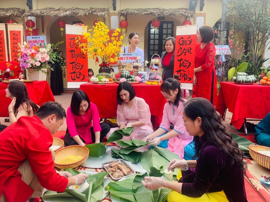 Người d&acirc;n rộn r&agrave;ng đ&oacute;n Tết Nguy&ecirc;n đ&aacute;n B&iacute;nh Ngọ 2026- Ảnh 6.