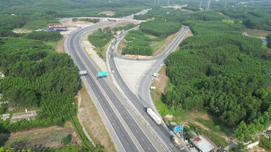 Cần hơn 9.300 tỷ đồng mở rộng cao tốc Cam Lộ - La Sơn l&ecirc;n 6 l&agrave;n xe- Ảnh 1.