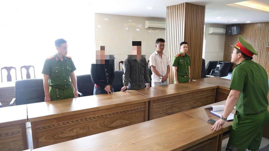 Danh t&iacute;nh cặp vợ chồng cầm đầu đường d&acirc;y sản xuất sơn JOTUN giả ở Đ&agrave; Nẵng vừa bị bắt- Ảnh 1.