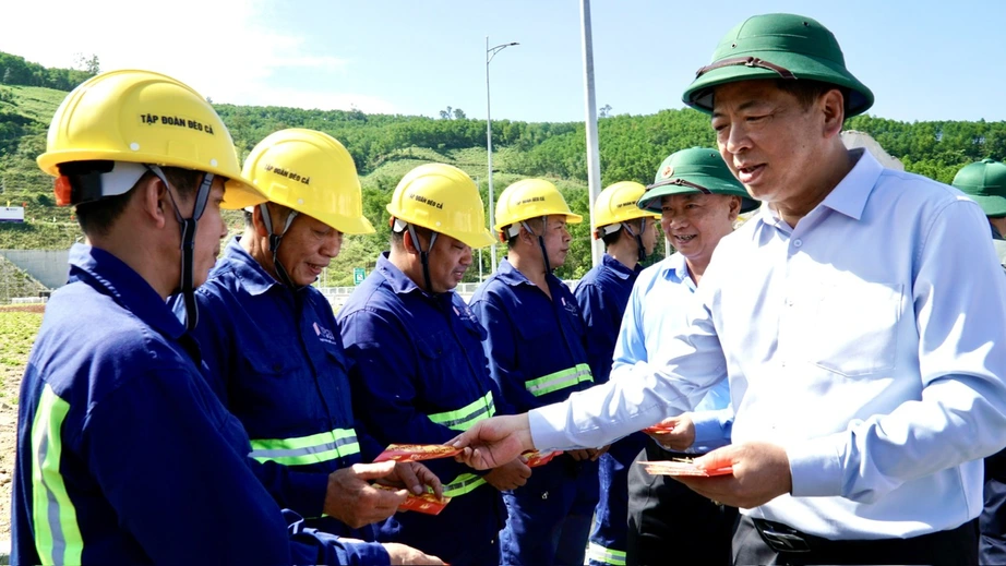 Thủ tướng: Phát huy tối đa hiệu quả cao tốc Quảng Ngãi - Hoài Nhơn khi đưa vào khai thác- Ảnh 3. Thủ tướng: Phát huy tối đa hiệu quả cao tốc Quảng Ngãi - Hoài Nhơn khi đưa vào khai thác- Ảnh 3.