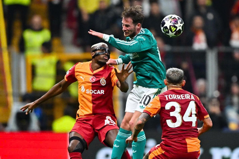 Champions League: H&agrave;ng c&ocirc;ng bế tắc, Liverpool thua s&aacute;t n&uacute;t Galatasaray- Ảnh 2.