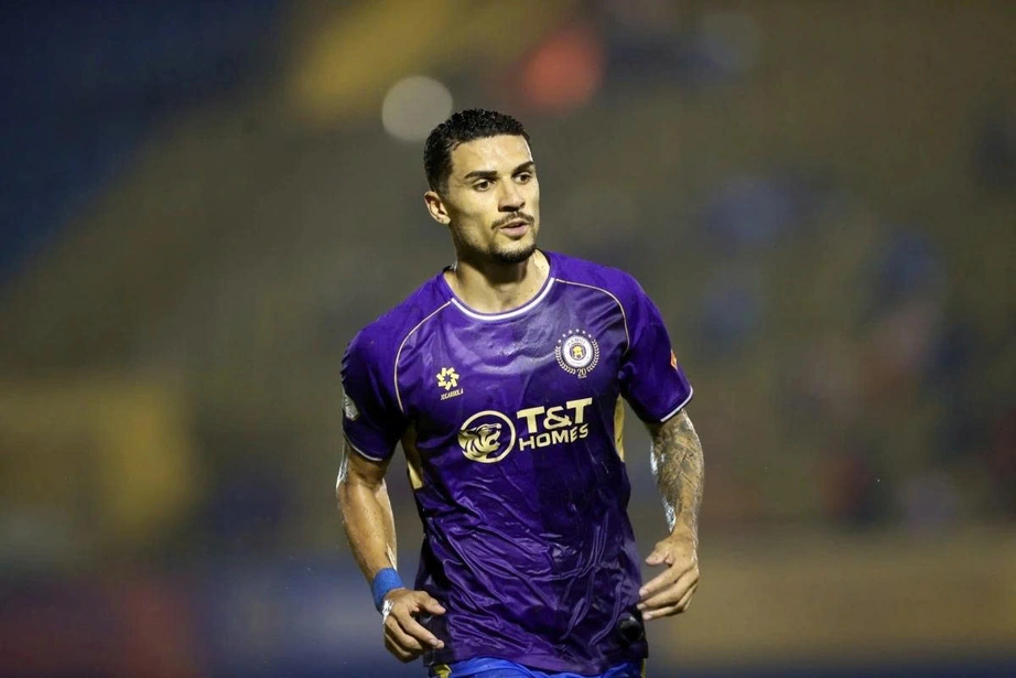 Đỗ Ho&agrave;ng H&ecirc;n mang tới điều g&igrave; nếu kho&aacute;c &aacute;o đội tuyển Việt Nam?- Ảnh 1.