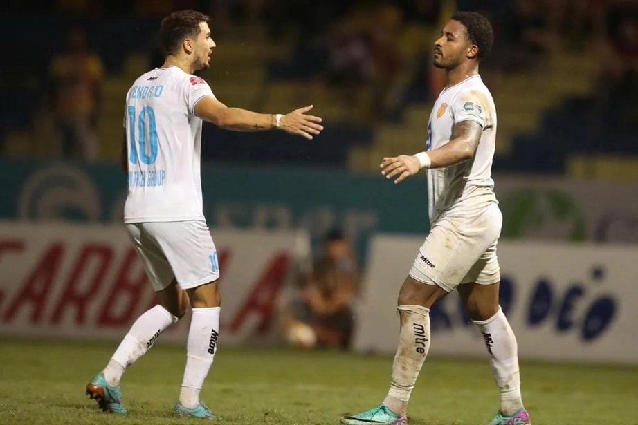 Đỗ Ho&agrave;ng H&ecirc;n mang tới điều g&igrave; nếu kho&aacute;c &aacute;o đội tuyển Việt Nam?- Ảnh 2.