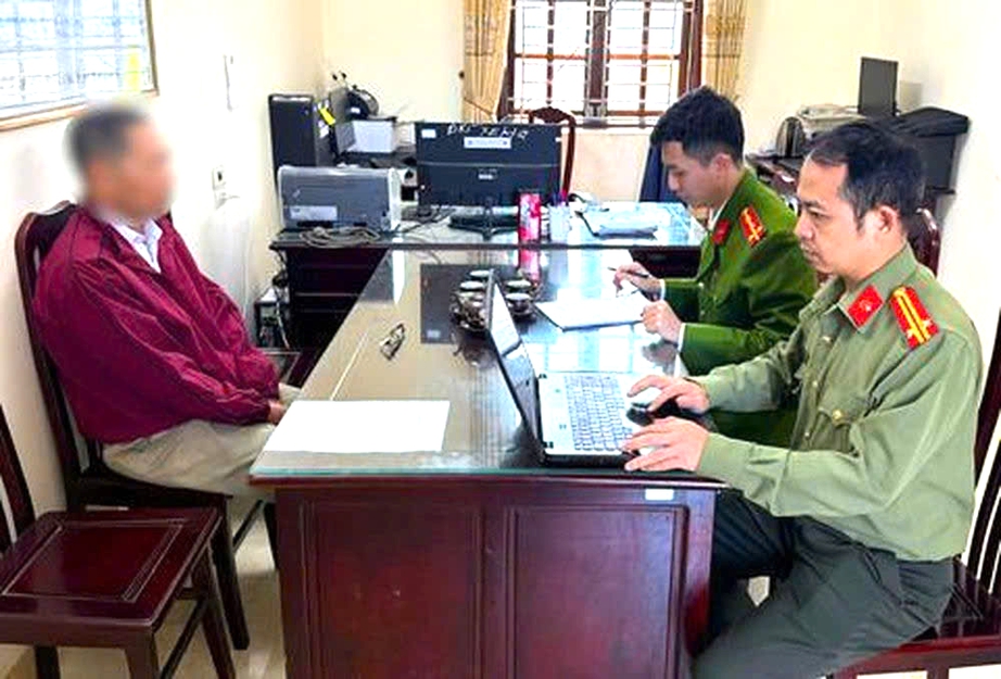 C&ocirc;ng an Ninh B&igrave;nh l&agrave;m việc với người đăng tin sai sự thật về bầu cử tr&ecirc;n Facebook- Ảnh 1.