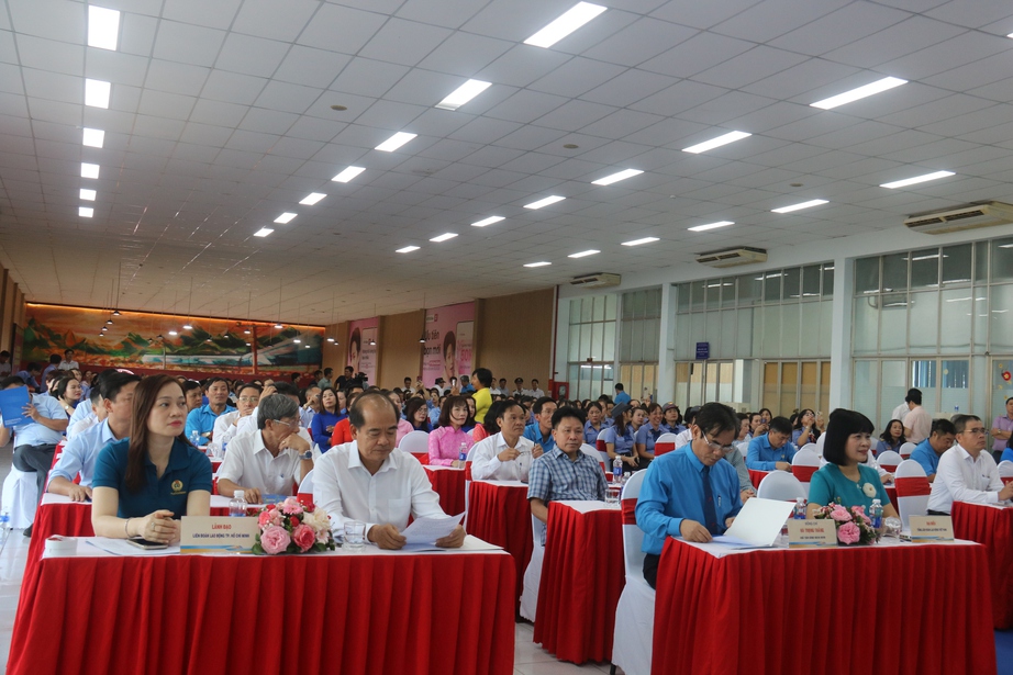 Đường sắt Việt Nam gặp mặt, tặng qu&agrave; nữ c&ocirc;ng nh&acirc;n lao động khu vực S&agrave;i G&ograve;n- Ảnh 1.