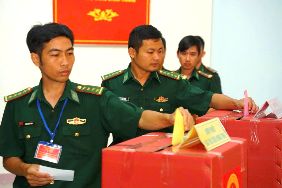 Bầu cử sớm tại tuyến đầu bi&ecirc;n giới ở L&acirc;m Đồng v&agrave; Đắk Lắk- Ảnh 1.