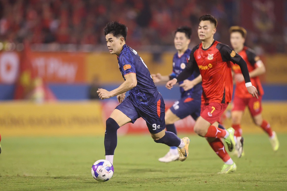 V-League: CLB Công an Hà Nội thắng sát nút Ninh Bình- Ảnh 1. V-League: CLB Công an Hà Nội thắng sát nút Ninh Bình- Ảnh 1.