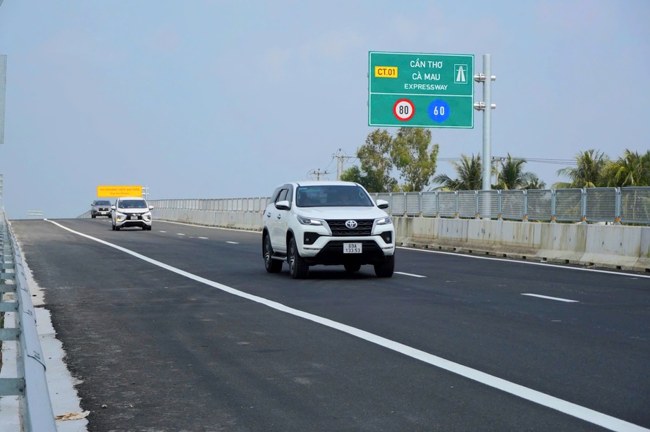 Bộ Xây dựng chấn chỉnh chủ đầu tư để chậm tiến độ hoàn thành cao tốc Cần Thơ - Cà Mau- Ảnh 1. Bộ Xây dựng chấn chỉnh chủ đầu tư để chậm tiến độ hoàn thành cao tốc Cần Thơ - Cà Mau- Ảnh 1.