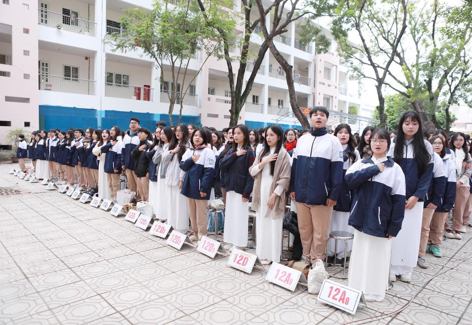 Thi tốt nghiệp trung học phổ th&ocirc;ng năm 2026: Th&iacute; sinh l&agrave;m chung một đề thi- Ảnh 1.