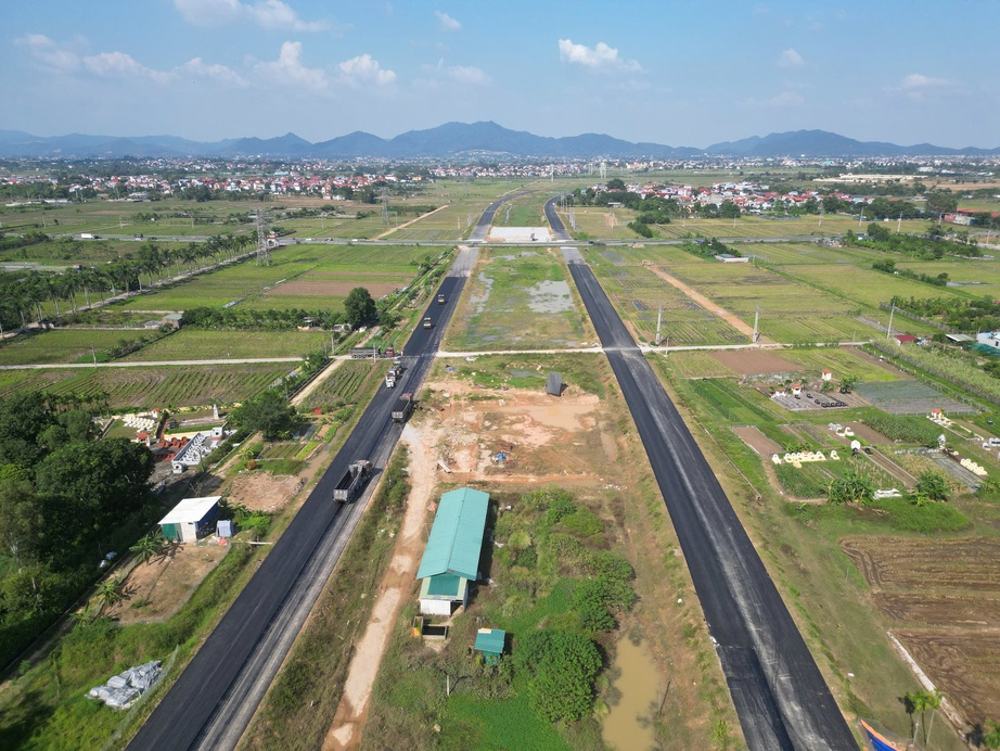 Hà Nội yêu cầu đẩy nhanh tiến độ các tuyến đường vành đai- Ảnh 1. Hà Nội yêu cầu đẩy nhanh tiến độ các tuyến đường vành đai- Ảnh 1.