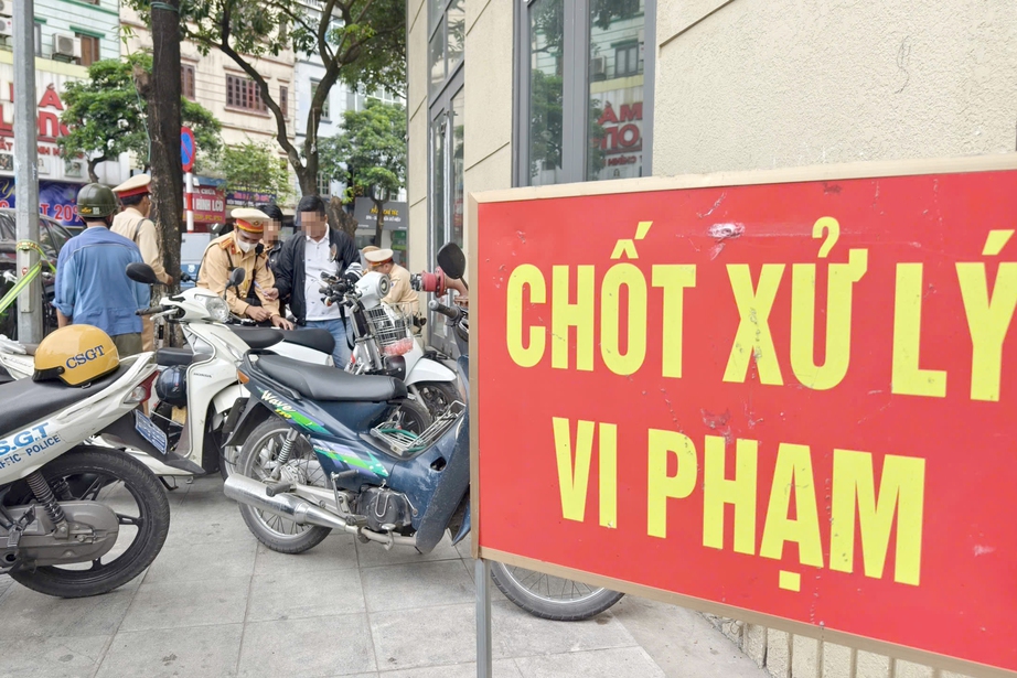 H&agrave; Nội: CSGT ph&aacute;t hiện  nhiều người lớn tuổi đi xe đạp vi phạm nồng độ cồn- Ảnh 5.