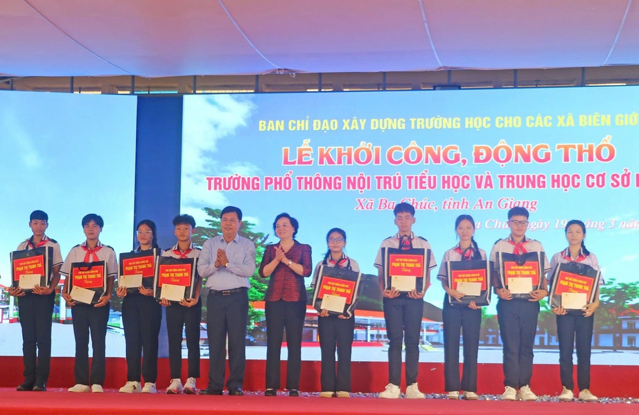 Nhiều địa phương đồng loạt khởi c&ocirc;ng trường nội tr&uacute; cho c&aacute;c x&atilde; bi&ecirc;n giới- Ảnh 1.